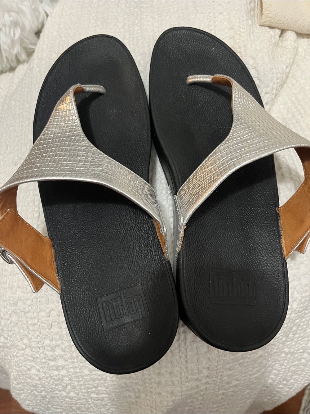 FitFlop Silver Leather Toe-Post Sandals - Women's size 10